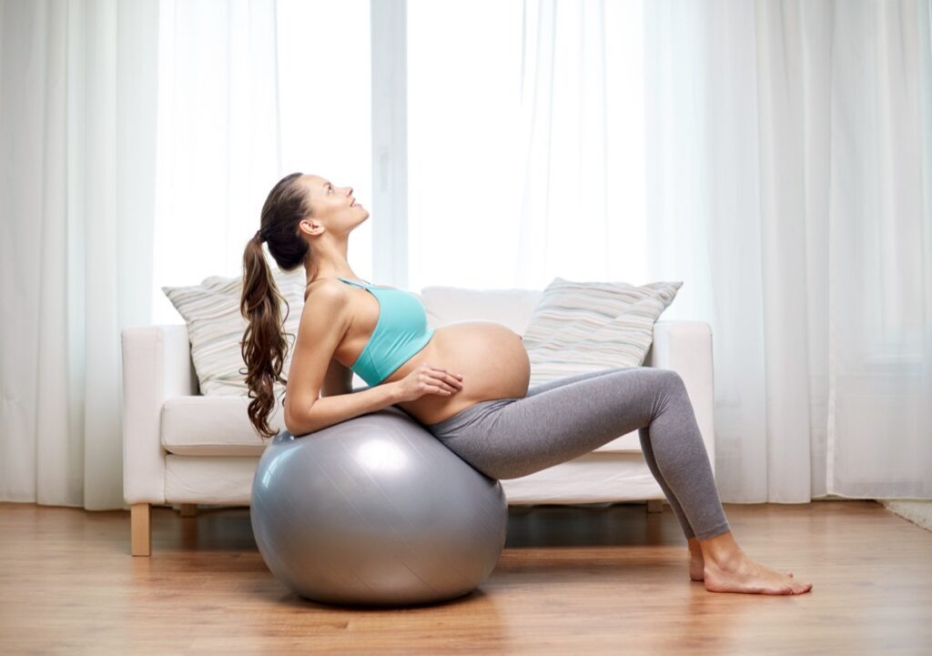 Pregnancy,,Sport,,Fitness,,People,And,Healthy,Lifestyle,Concept, ,Happy