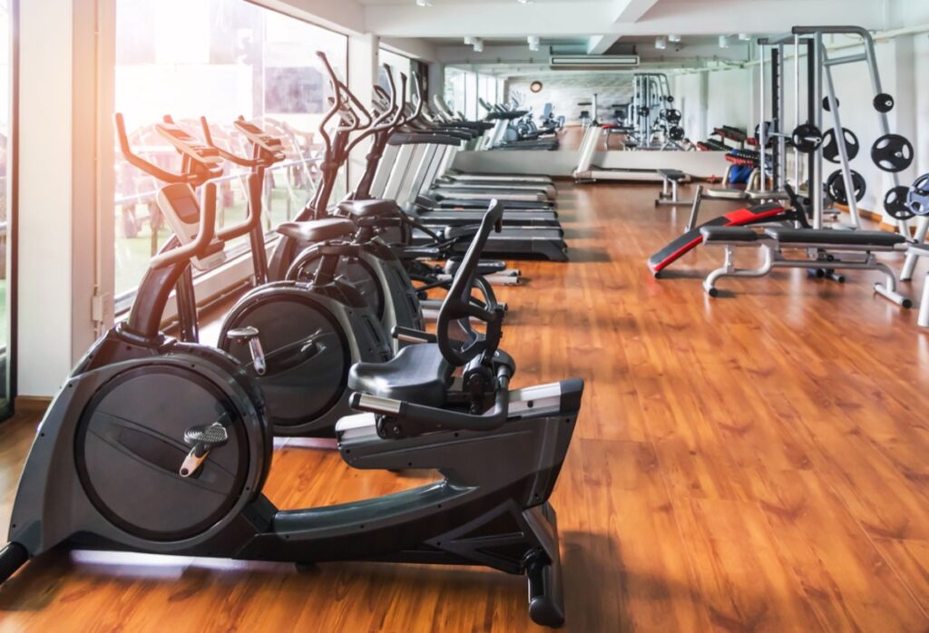 Rows,Of,Stationary,Bike,In,Gym,Modern,Fitness,Center,Room