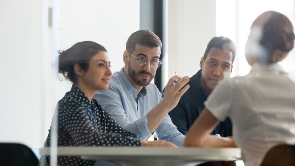 Serious,Male,Boss,Team,Leader,Hr,Recruiter,Talking,To,Businesswoman