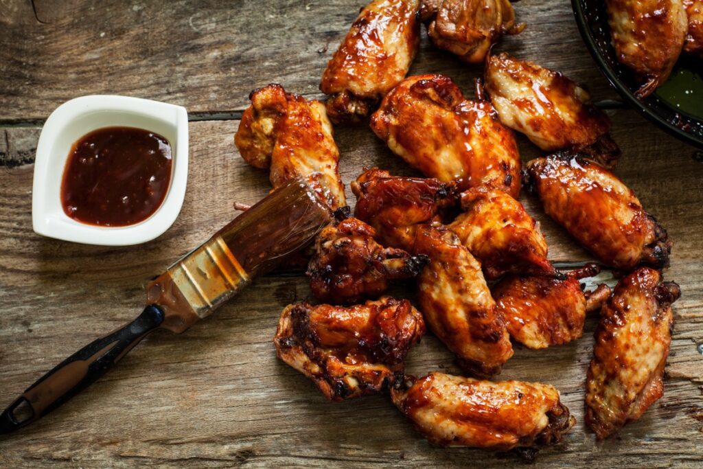 Bbq,Chicken,Wings,With,Sauce,For,Dip