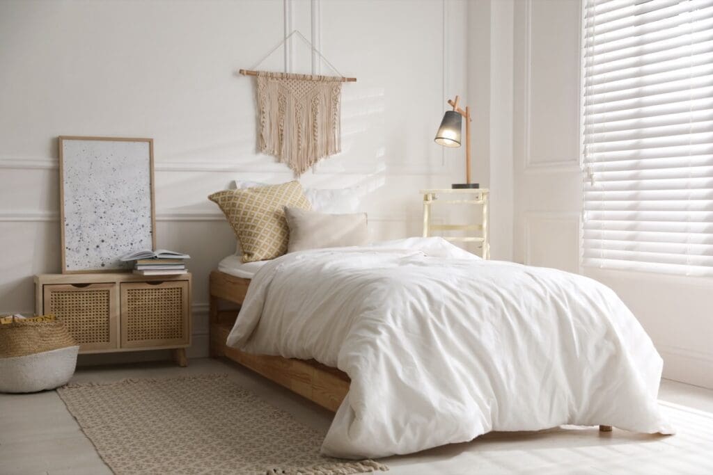 Comfortable,Bed,With,Clean,White,Linens,Indoors